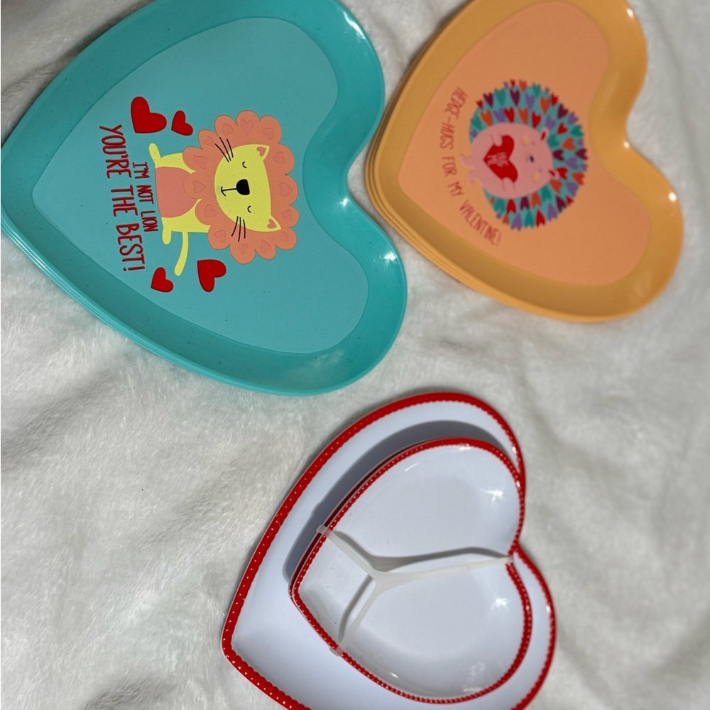 Heart-Shaped Lion and Heart Plates Set